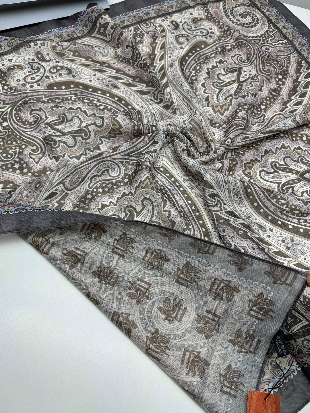 платки женские,платок и шарф,брендовый платок,ткань,павлопосадский шелковый платок