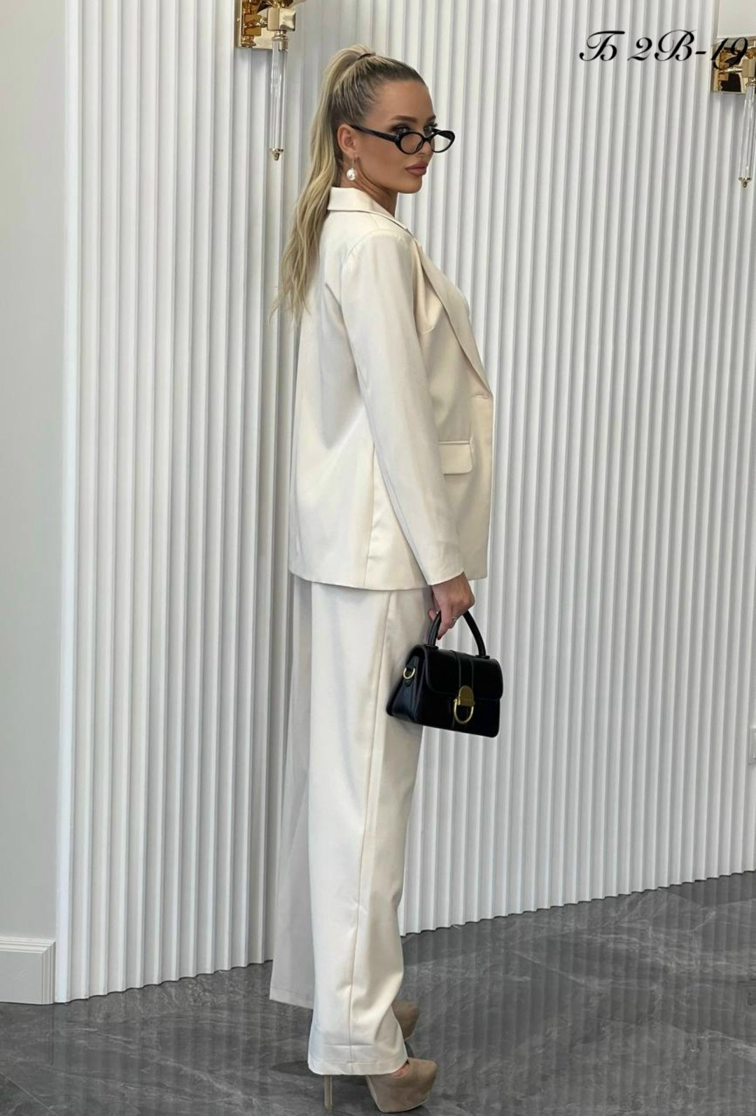 брючный костюм,классический брючный костюм,брючный костюм бежевый,костюм бежевый,костюм с брюками