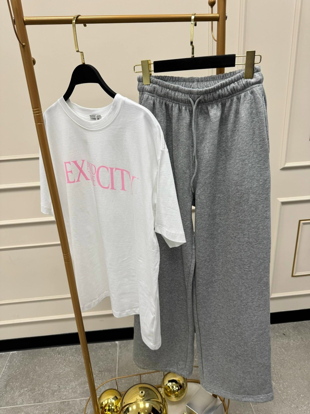 серые широкие спортивные штаны,серые спортивные брюки deeptown,брюки спортивные,широкие брюки с кулиской на талии dazy серый,спортивные штаны 2026 женские