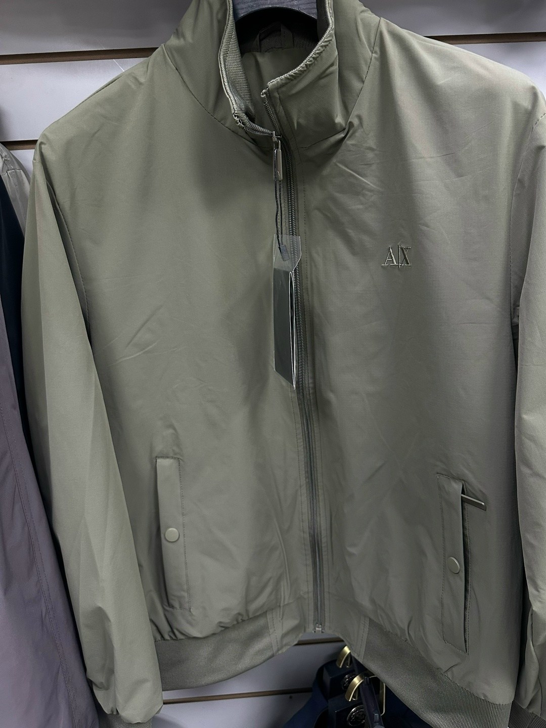 куртка белая,легкая куртка,куртка,куртка с воротником,куртка мужская