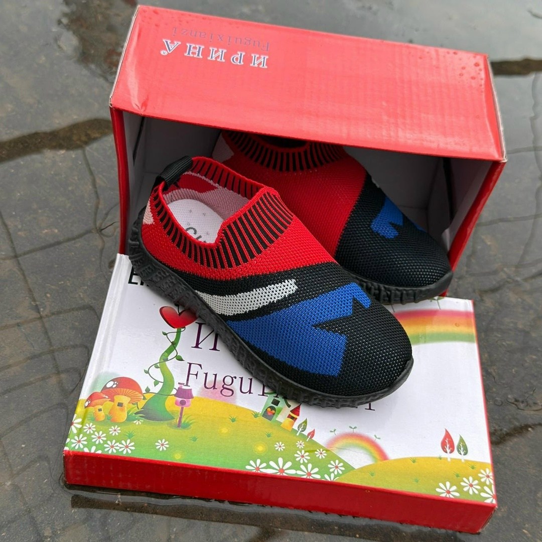 детские кроссовки,,спортивная  для мальчика,спортивная ,кроссовки для детей