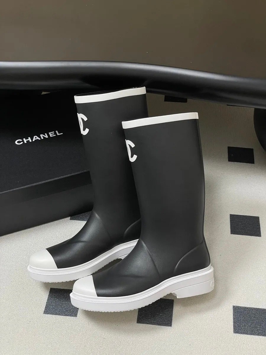 резиновые сапоги chanel,шанель сапоги резиновые,женские резиновые сапоги chanel,женские резиновые сапоги chanel черные,шанель сапоги резиновые защита от дождя и снега