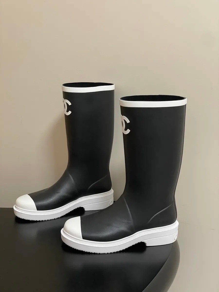 резиновые сапоги chanel,шанель сапоги резиновые,женские резиновые сапоги chanel,женские резиновые сапоги chanel черные,шанель сапоги резиновые защита от дождя и снега