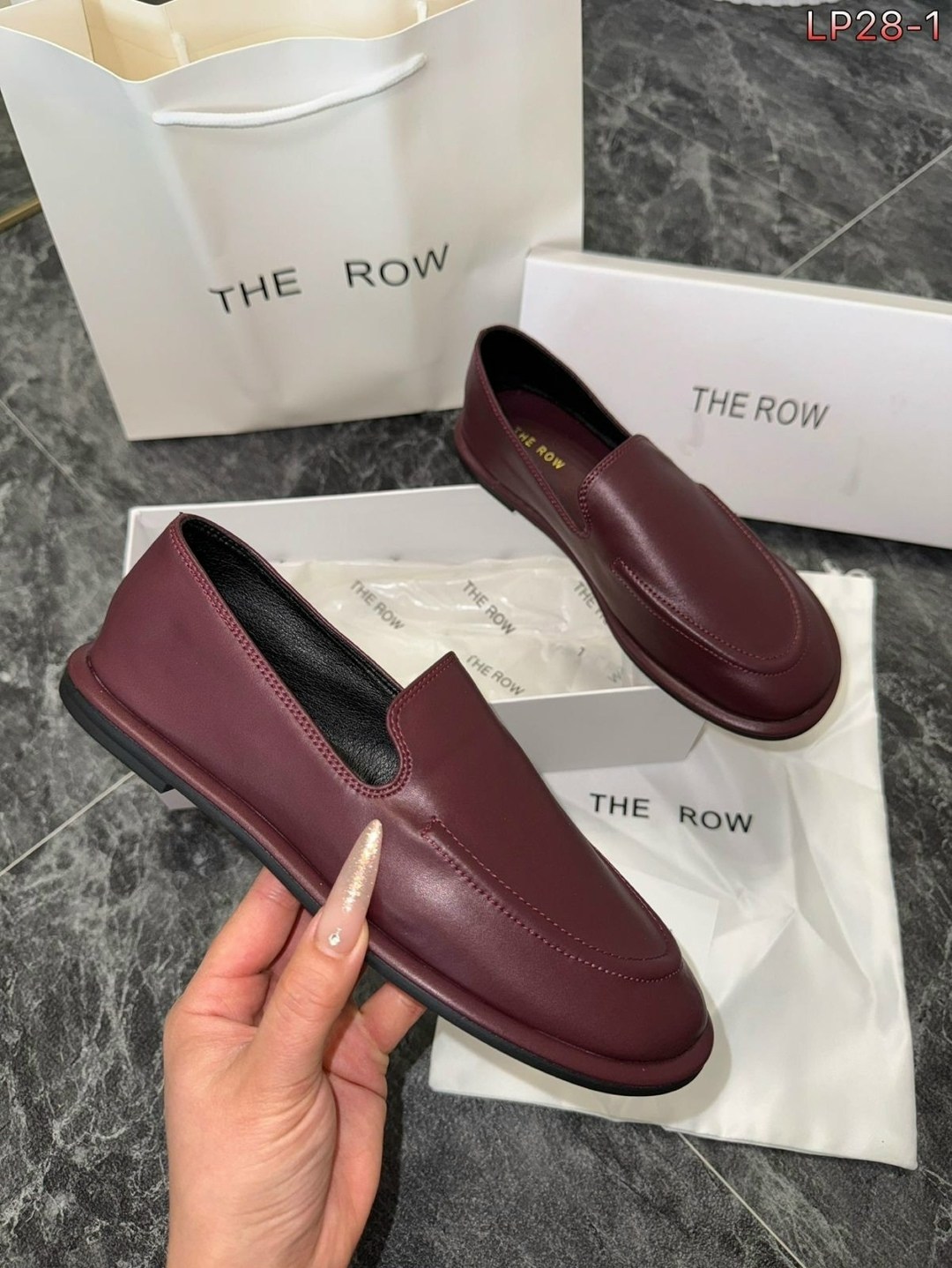 ,лоферы the row,мокасины женские 2026,женские мокасины,замшевые лоферы