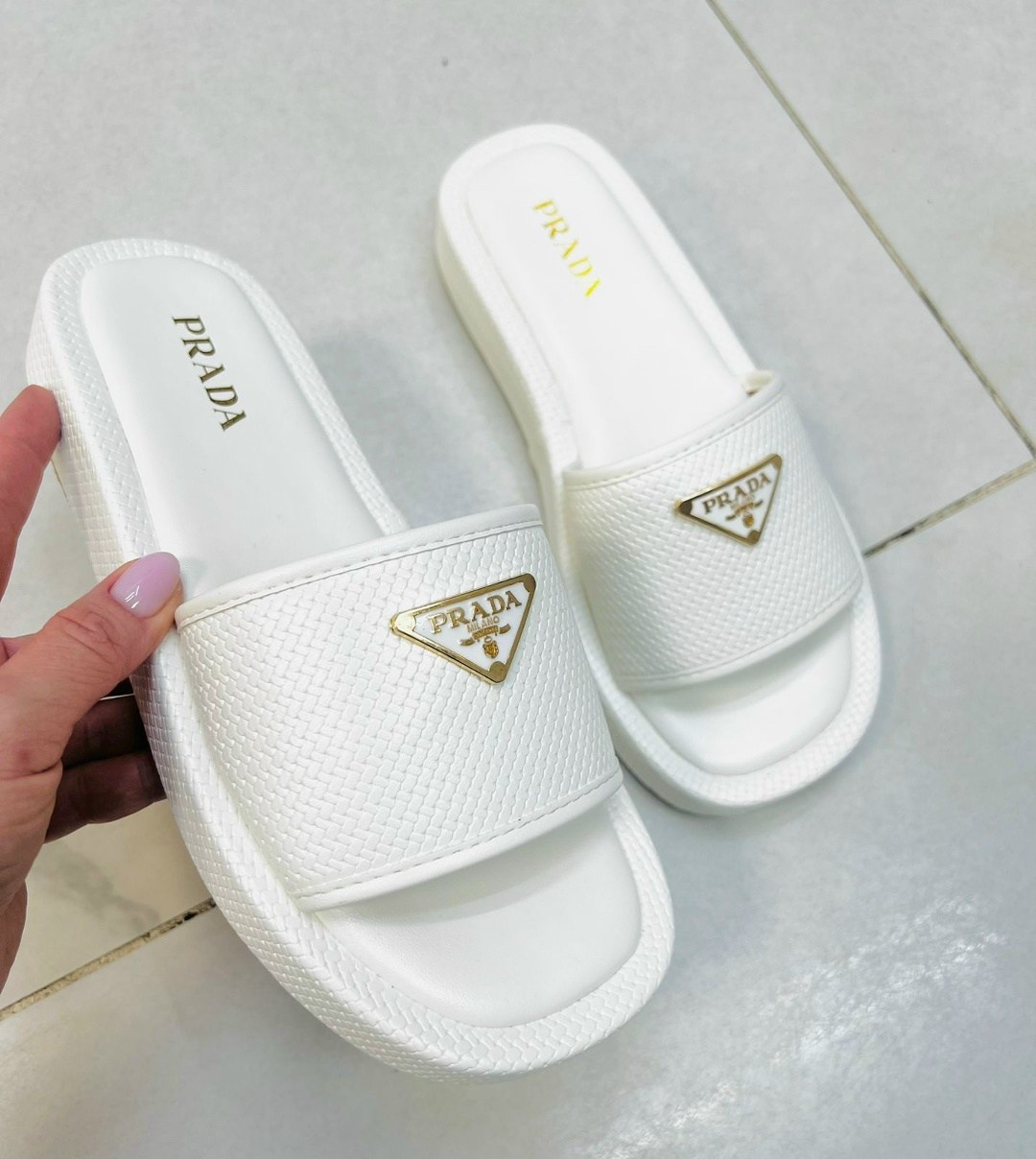 шлёпки женские прада,женские шлепанцы prada,женские шлепанцы,тапочки женские prada,женские шлепки