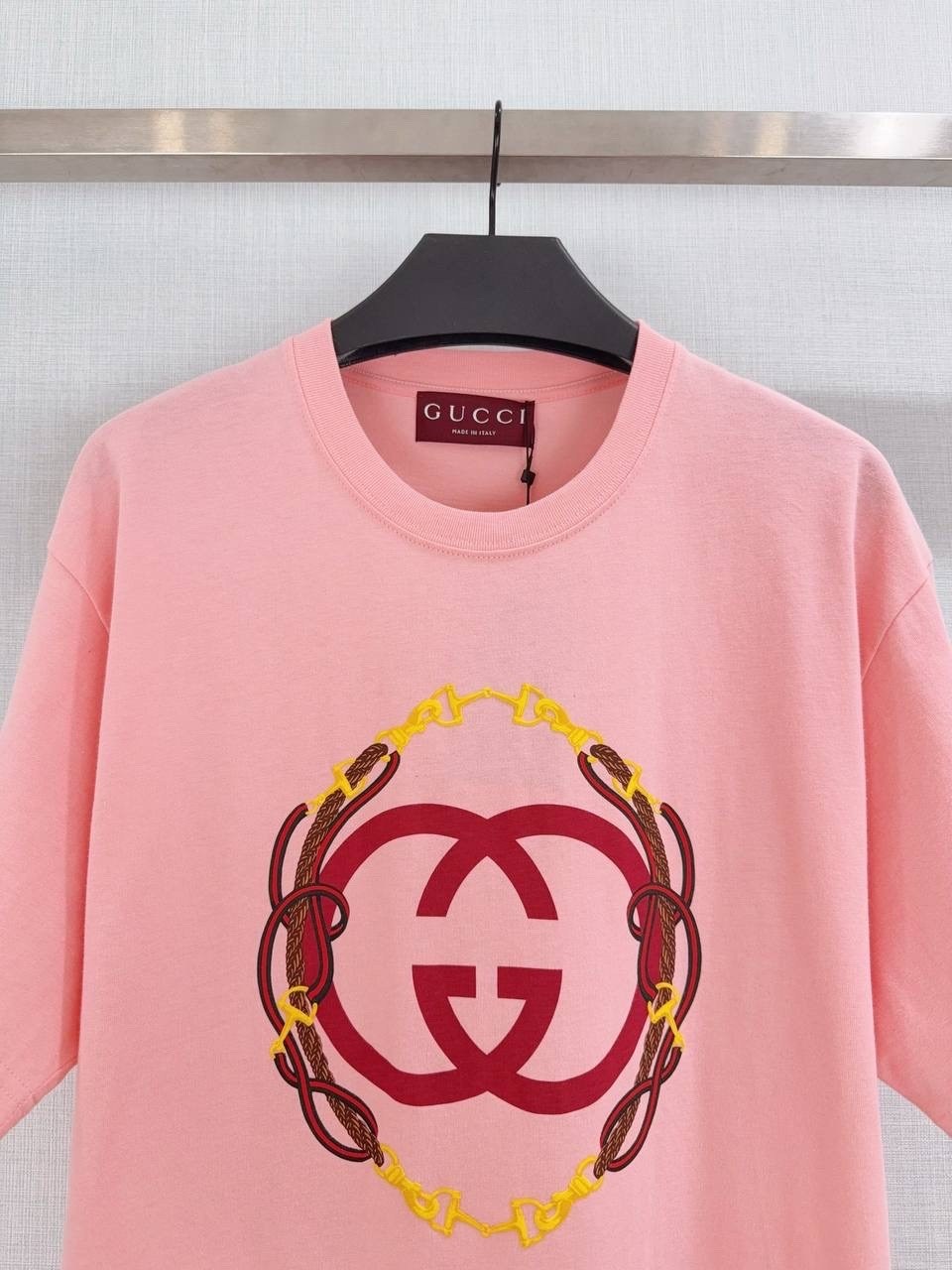 футболка gucci,gucci футболка женская,футболки модные,футболка розовая gucci розовый,футболки гуччи