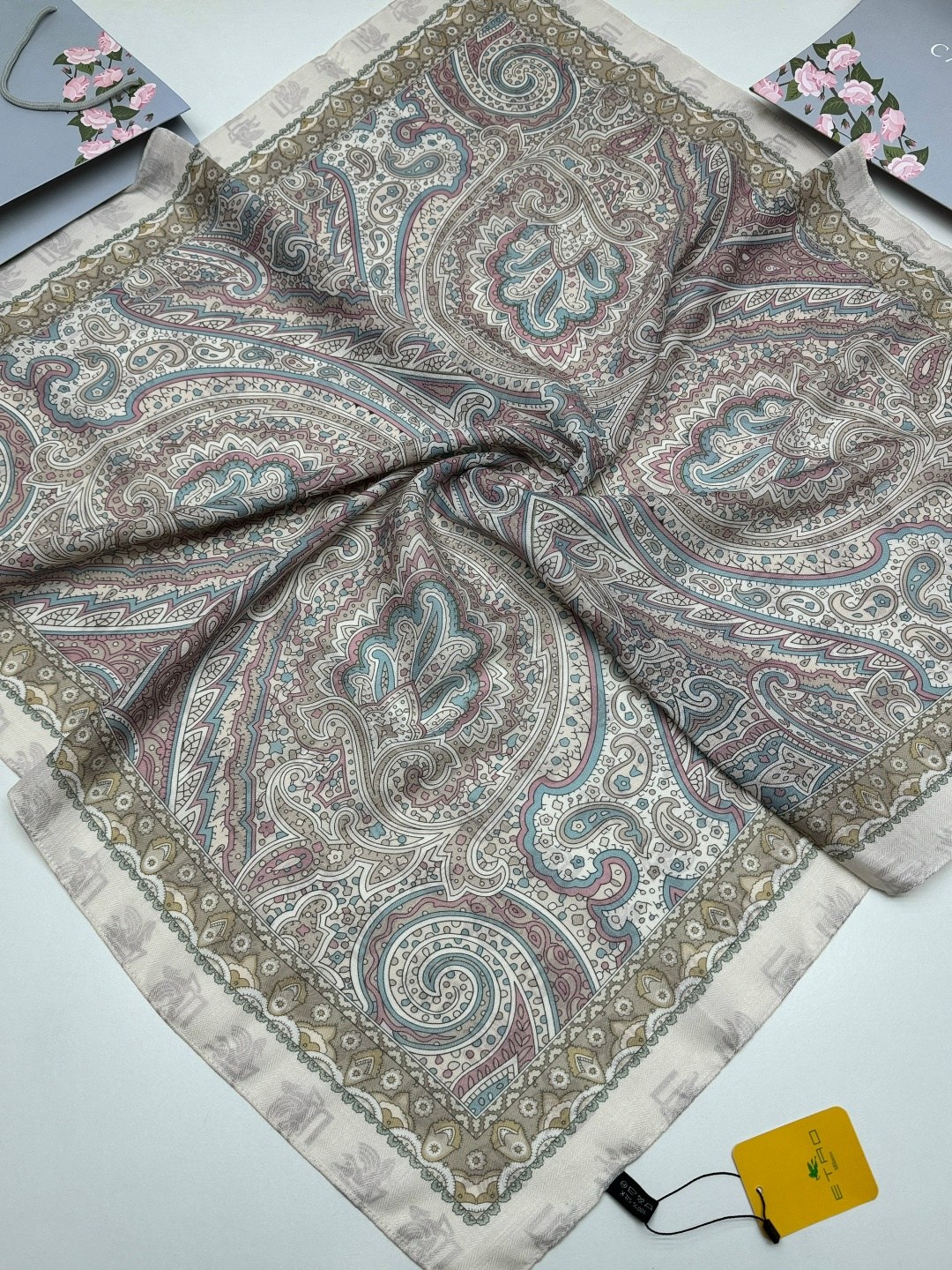 платки женские,платок и шарф,брендовый платок,ткань,павлопосадский шелковый платок