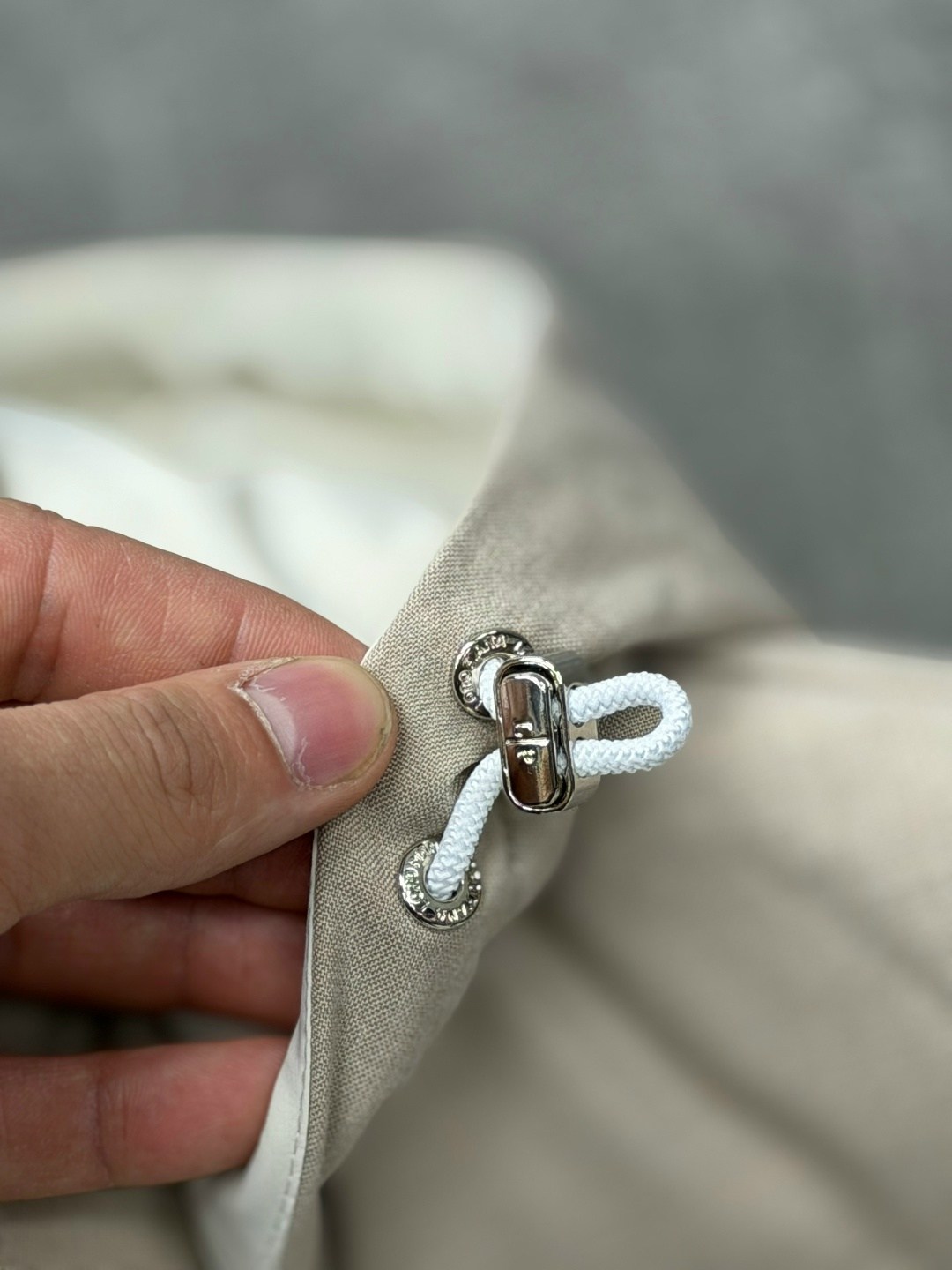 жилетка moncler,жилетка монклер мужская бежевая,жилет,жилет moncler,жилетка