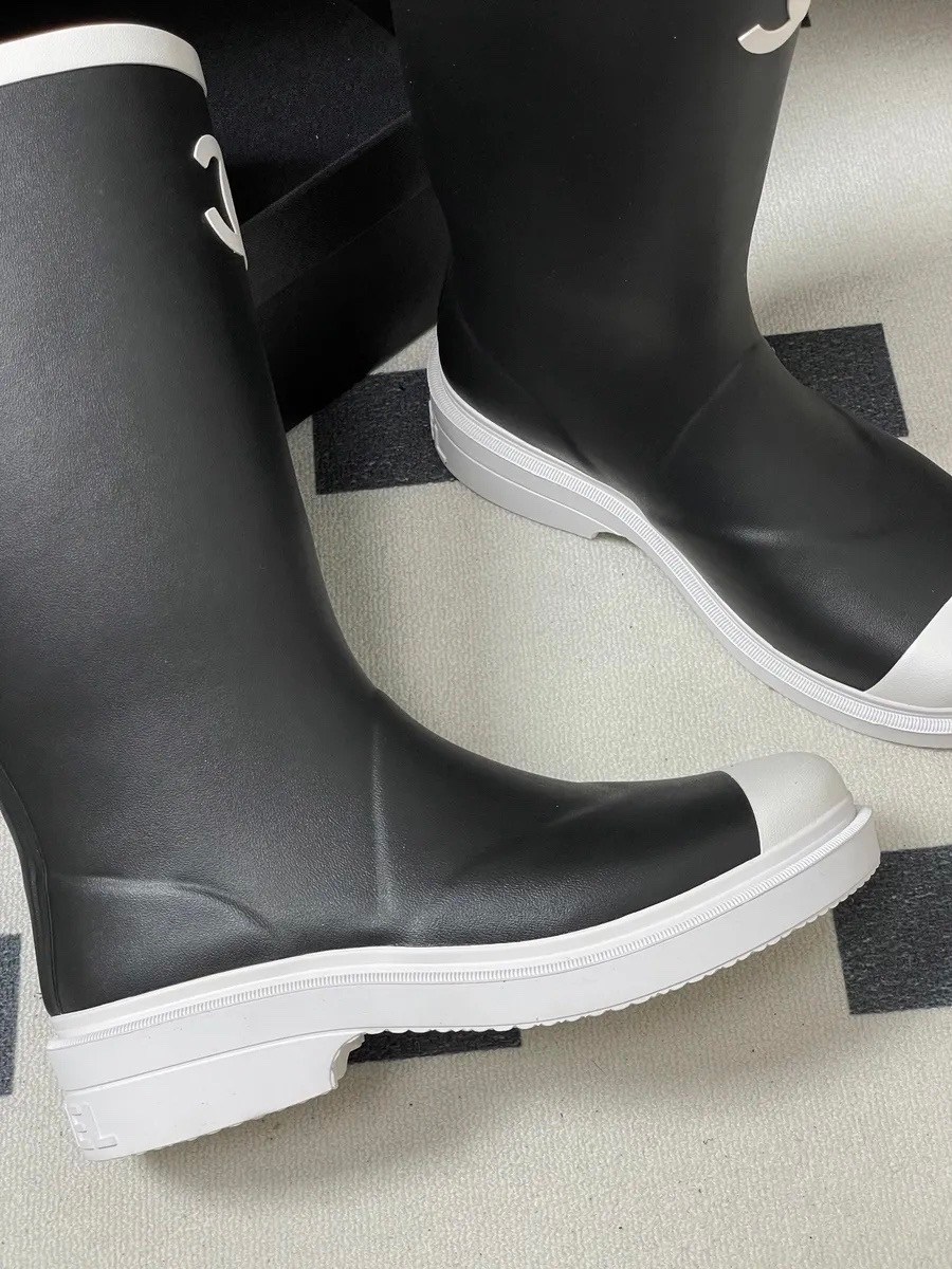 резиновые сапоги chanel,шанель сапоги резиновые,женские резиновые сапоги chanel,женские резиновые сапоги chanel черные,шанель сапоги резиновые защита от дождя и снега