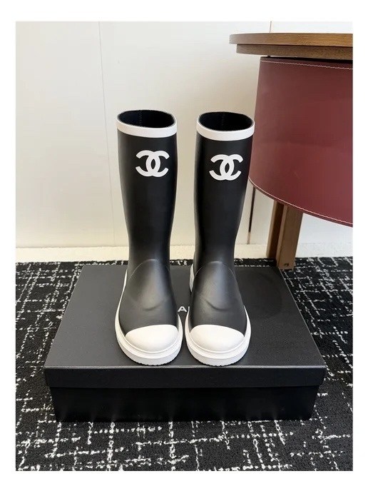 резиновые сапоги chanel,шанель сапоги резиновые,женские резиновые сапоги chanel,женские резиновые сапоги chanel черные,шанель сапоги резиновые защита от дождя и снега