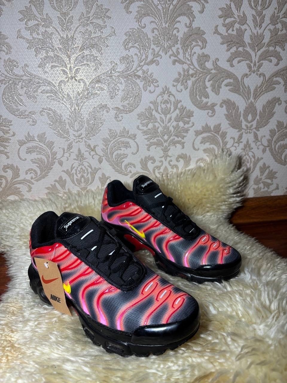 nike air max tn plus,nike air max tn plus x supreme,nike air max plus,nike air max tn plus supreme,кроссовки nike air max plus tn