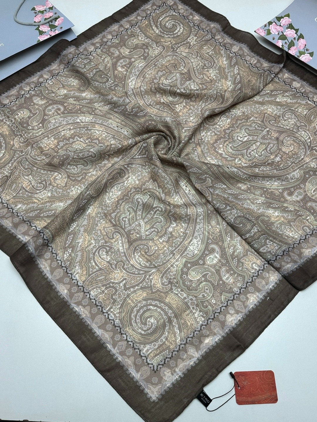 платки женские,платок и шарф,брендовый платок,ткань,павлопосадский шелковый платок