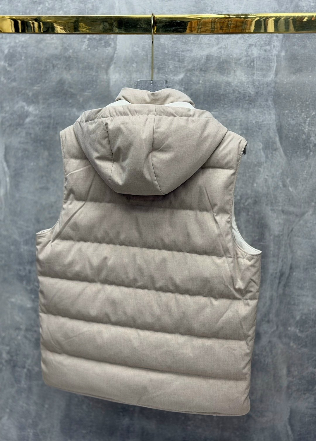 жилетка moncler,жилетка монклер мужская бежевая,жилет,жилет moncler,жилетка