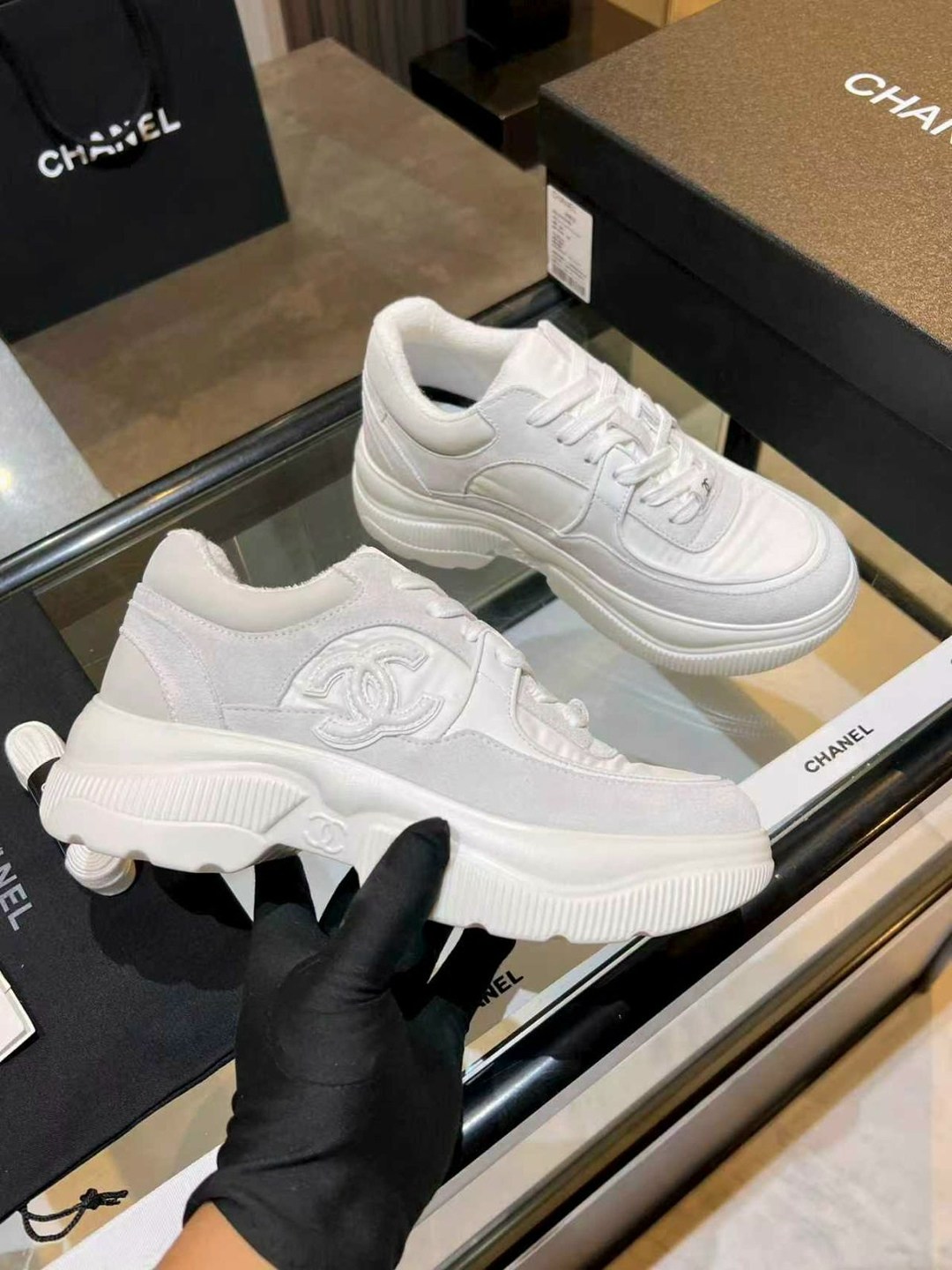 кроссовки женские chanel,chanel кроссовки,кеды женские chanel,chanel женские кожаные кроссовки chanel premium - white,женские кожаные кроссовки chanel 2026 белые с черными шнурками