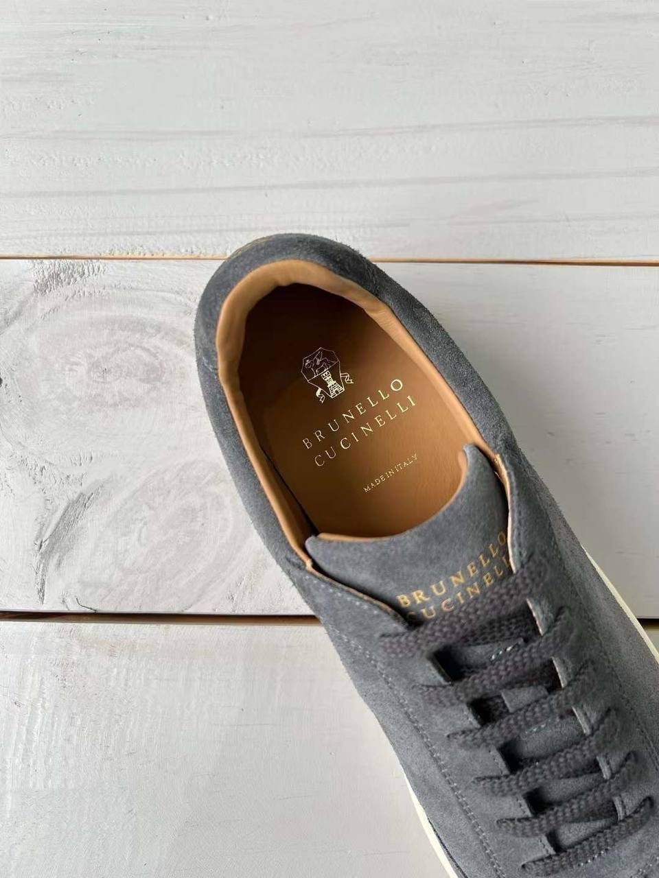 ,замшевые низкие кеды brunello cucinelli цвет smoke,замшевые кроссовки,мужские замшевые кроссовки,замшевые кеды