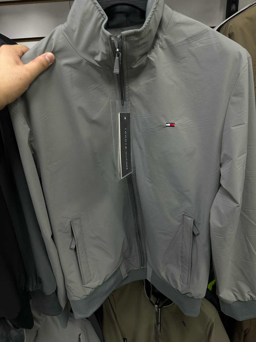 tommy hilfiger куртка мужская,куртка бомбер tommy hilfiger,куртка бомбер,бомбер томми хилфигер мужской,куртка tommy hilfiger