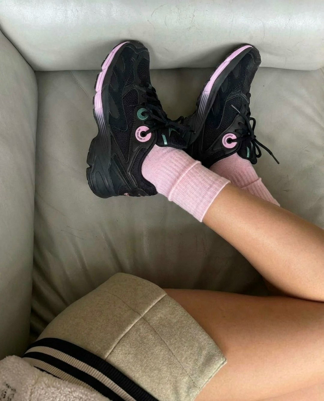 кроссовки адидас астир,женские кроссовки adidas,кроссовки adidas,кроссовки женские adidas astir,женские кроссовки adidas falcon