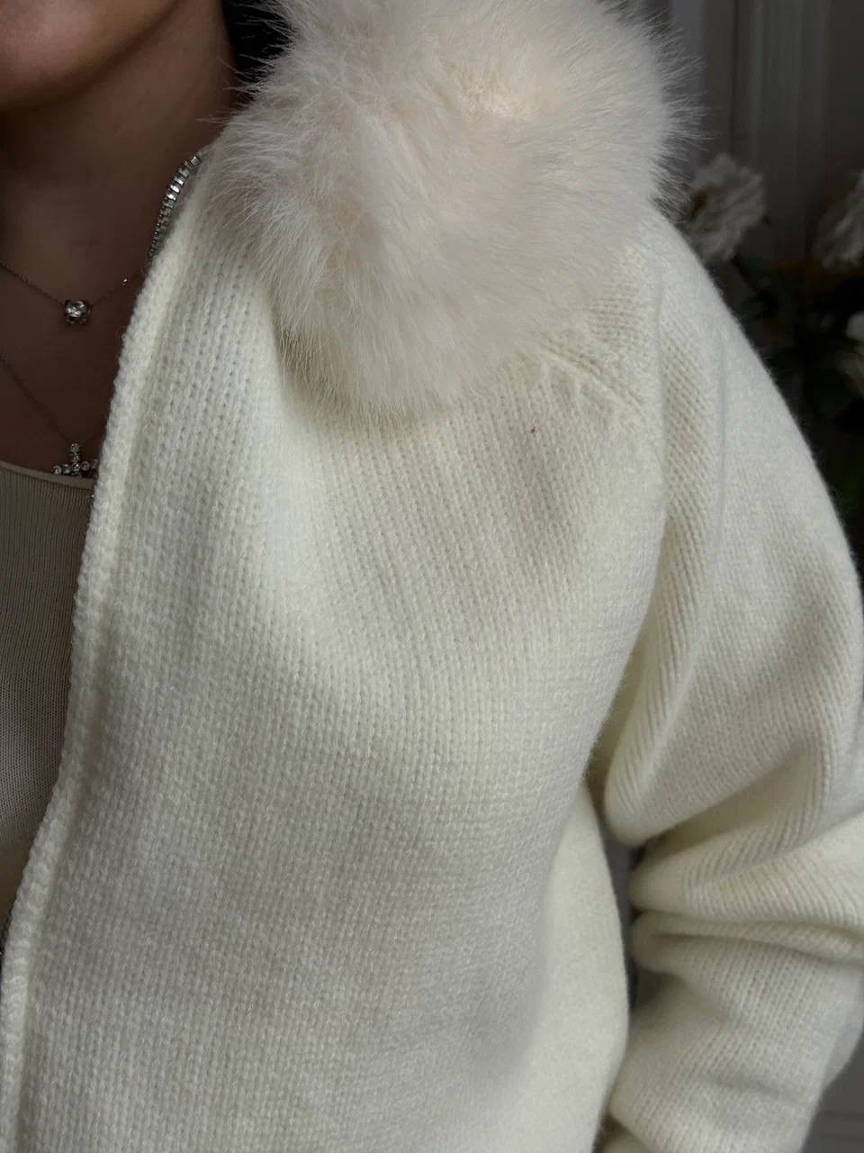 молочно-белый вязаный кардиган с большим меховым воротником и капюшоном,альпака кардиган,кофта кардиган,кардиган,кардиган из альпаки