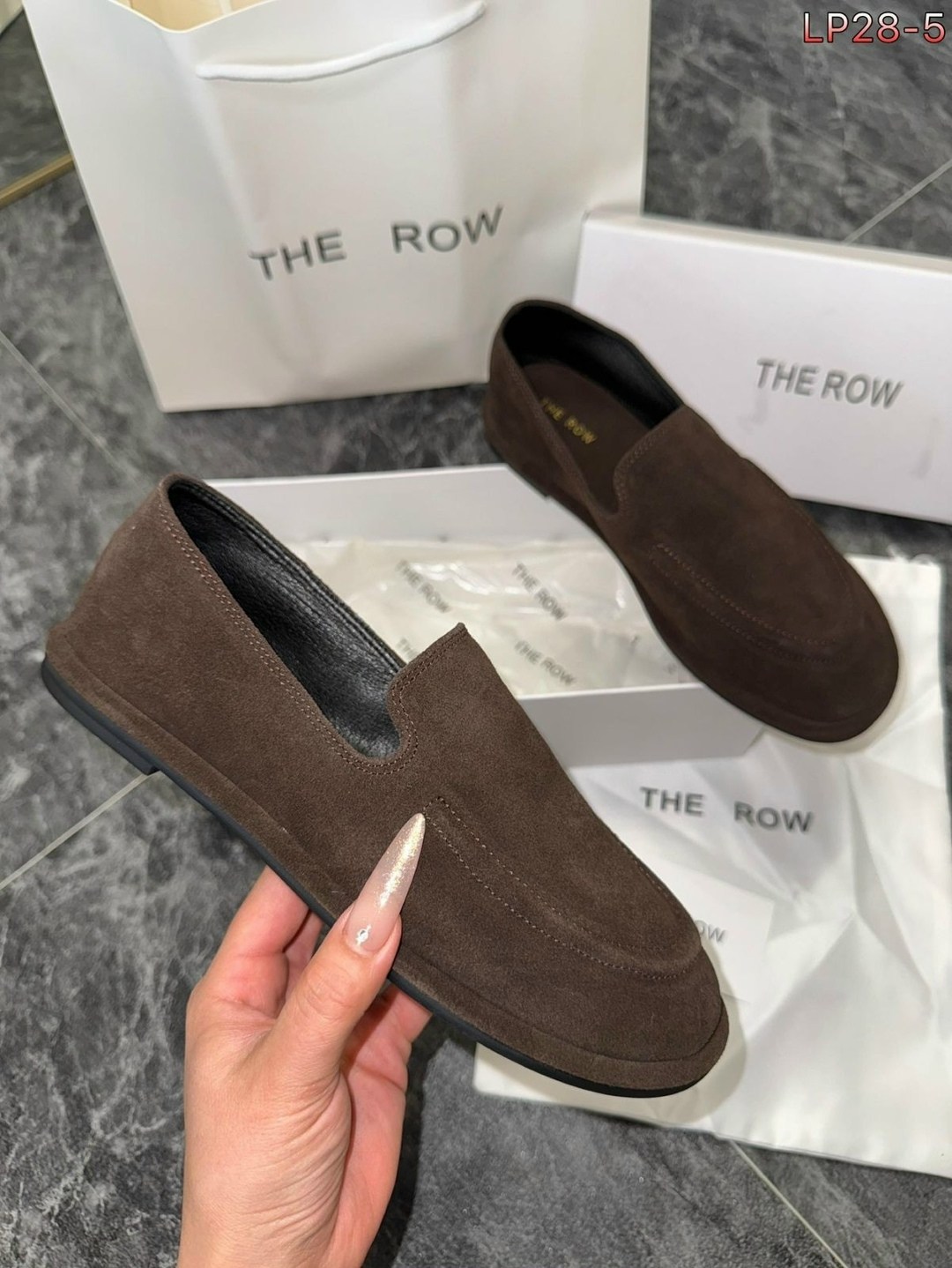 ,лоферы the row,мокасины женские 2026,женские мокасины,замшевые лоферы