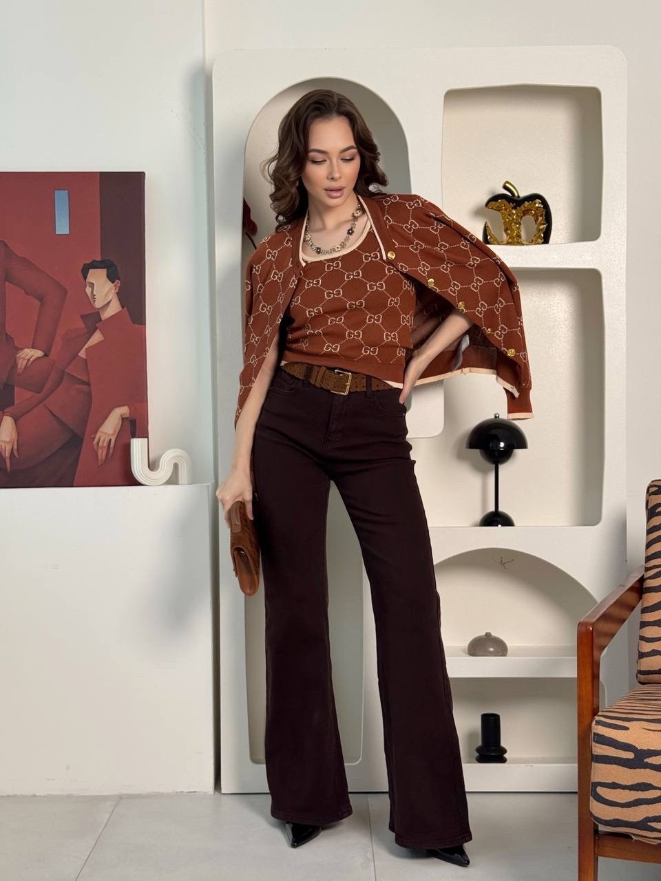 костюм брючный olya stoff,женский брючный костюм,брюки коричневые,жакет,костюм женский