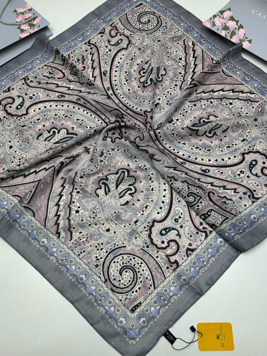 платки женские,платок и шарф,брендовый платок,ткань,павлопосадский шелковый платок