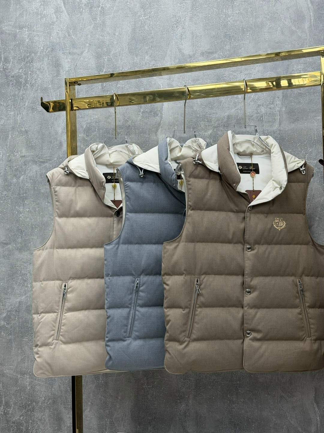 жилетка moncler,жилетка монклер мужская бежевая,жилет,жилет moncler,жилетка