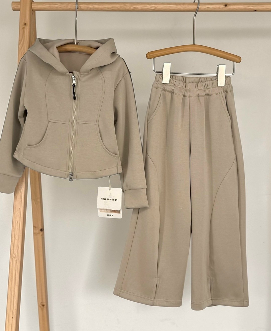 спортивный костюм для девочки,толстовка и брюки,одежда для детей,спортивные костюм,костюм для девочек