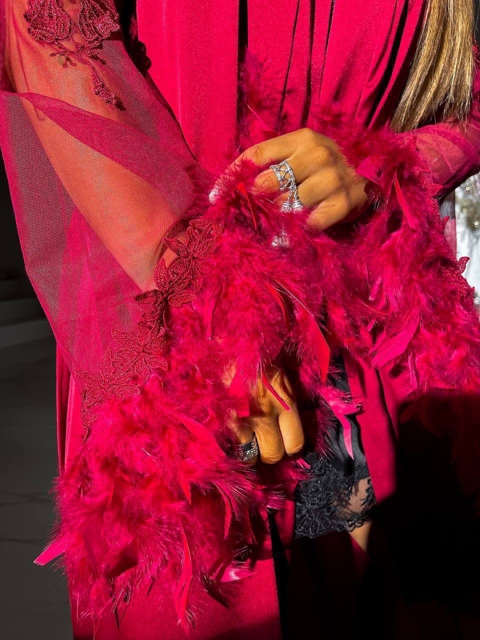 халат с перьями,шелковый халат с перьями,женский шелковый халат,халат шелковый,халат с перьями длинный