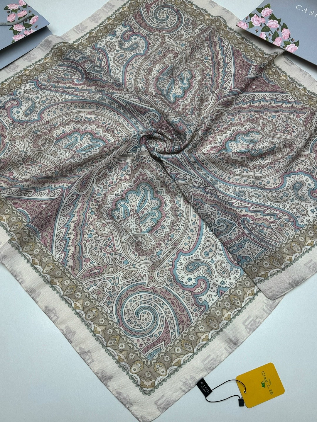 платки женские,платок и шарф,брендовый платок,ткань,павлопосадский шелковый платок