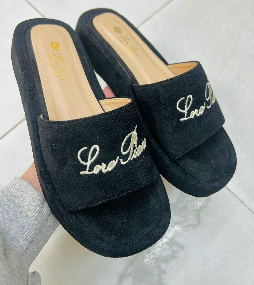 шлёпки женские прада,женские шлепанцы prada,женские шлепанцы,тапочки женские prada,женские шлепки