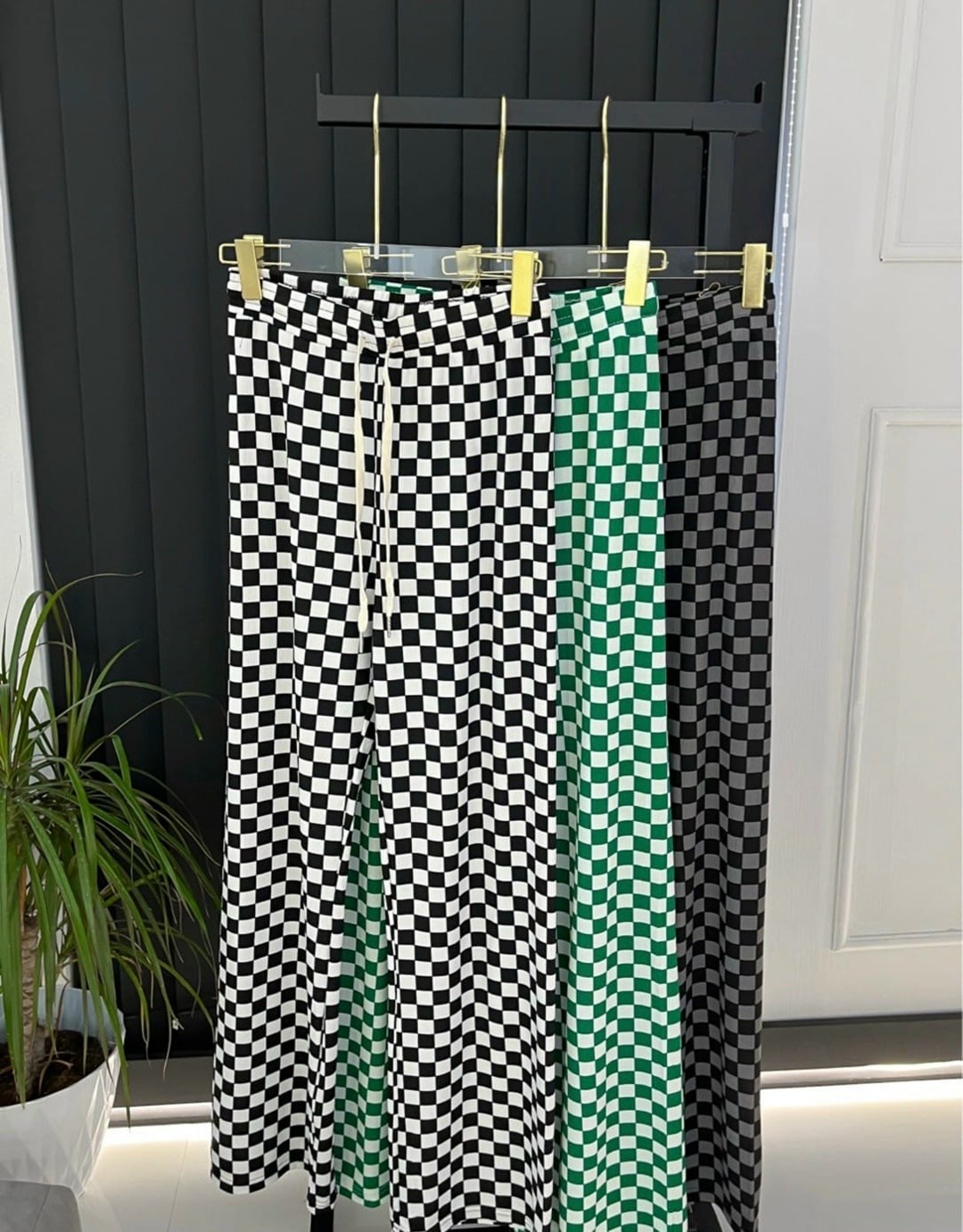 брюки в шахматную клетку,штаны в клетку,брюки в клетку,женские брюки в клетку,брюки женские клетчатые прямые с широкими штанинами