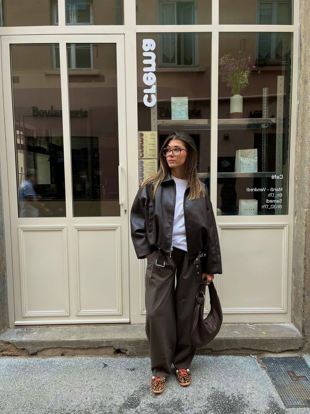 кожаная куртка,куртка модная,кожаная куртка с капюшоном,кожаная куртка женская,короткая куртка