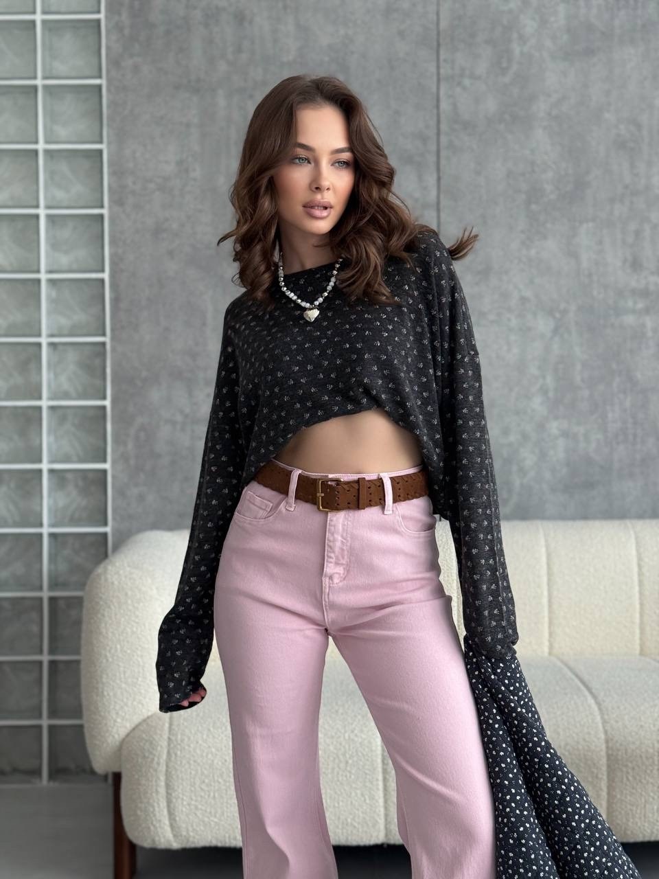 розовая кофта,джинсы женские,оверсайз свитер,джинсы широкие,джинсы женские широкие