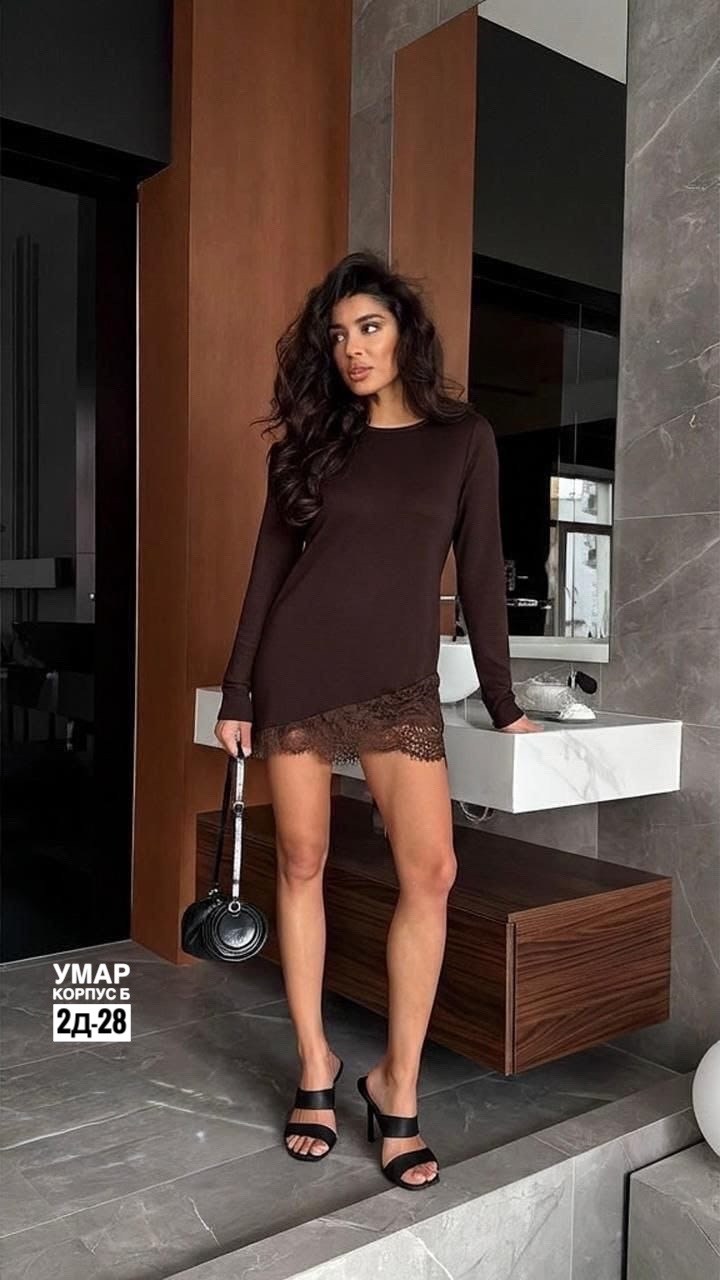 кружевное платье,модное платье с кружевными вставками,платья удлиненные кружевом,платье с кружевом на подоле,платье