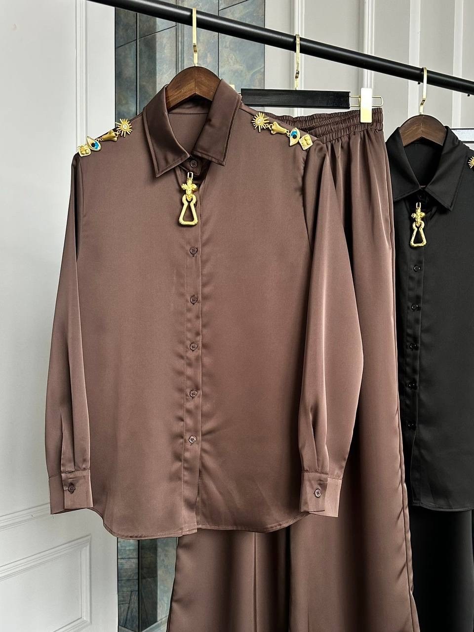 брючный костюм,шелковый брючный костюм,шелковый костюм,черный шелковый костюм в пижамном стиле,костюм с брюками