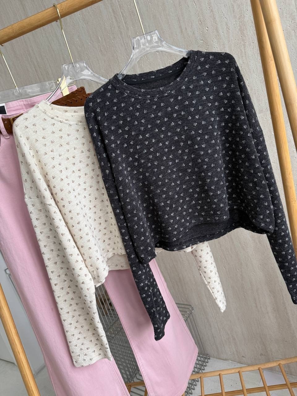 розовая кофта,джинсы женские,оверсайз свитер,джинсы широкие,джинсы женские широкие