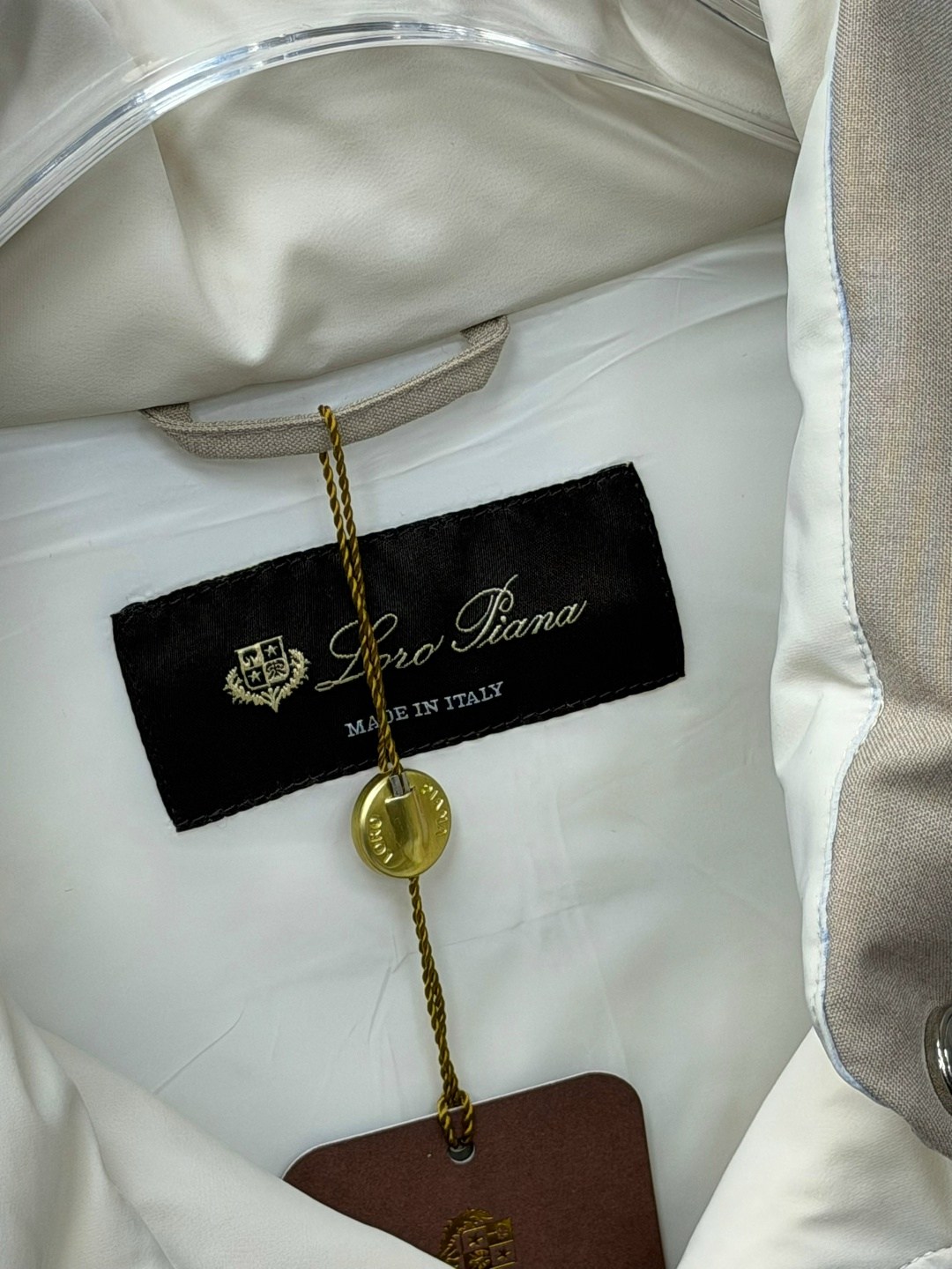 жилетка moncler,жилетка монклер мужская бежевая,жилет,жилет moncler,жилетка