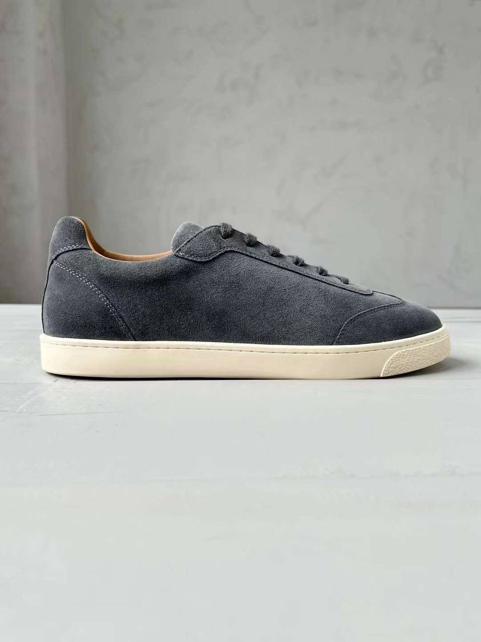 ,замшевые низкие кеды brunello cucinelli цвет smoke,замшевые кроссовки,мужские замшевые кроссовки,замшевые кеды