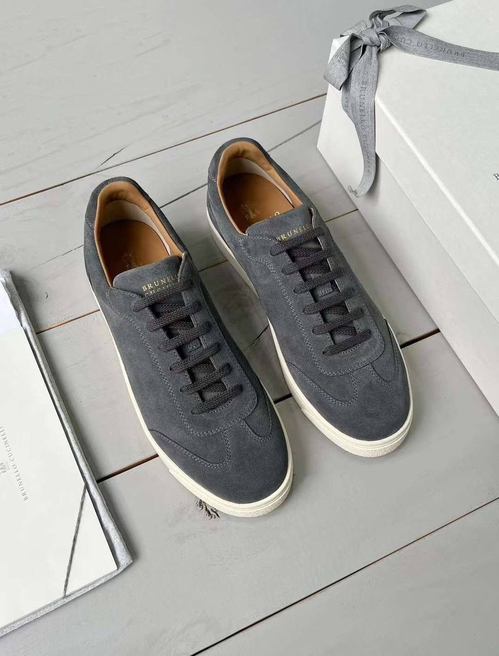 ,замшевые низкие кеды brunello cucinelli цвет smoke,замшевые кроссовки,мужские замшевые кроссовки,замшевые кеды