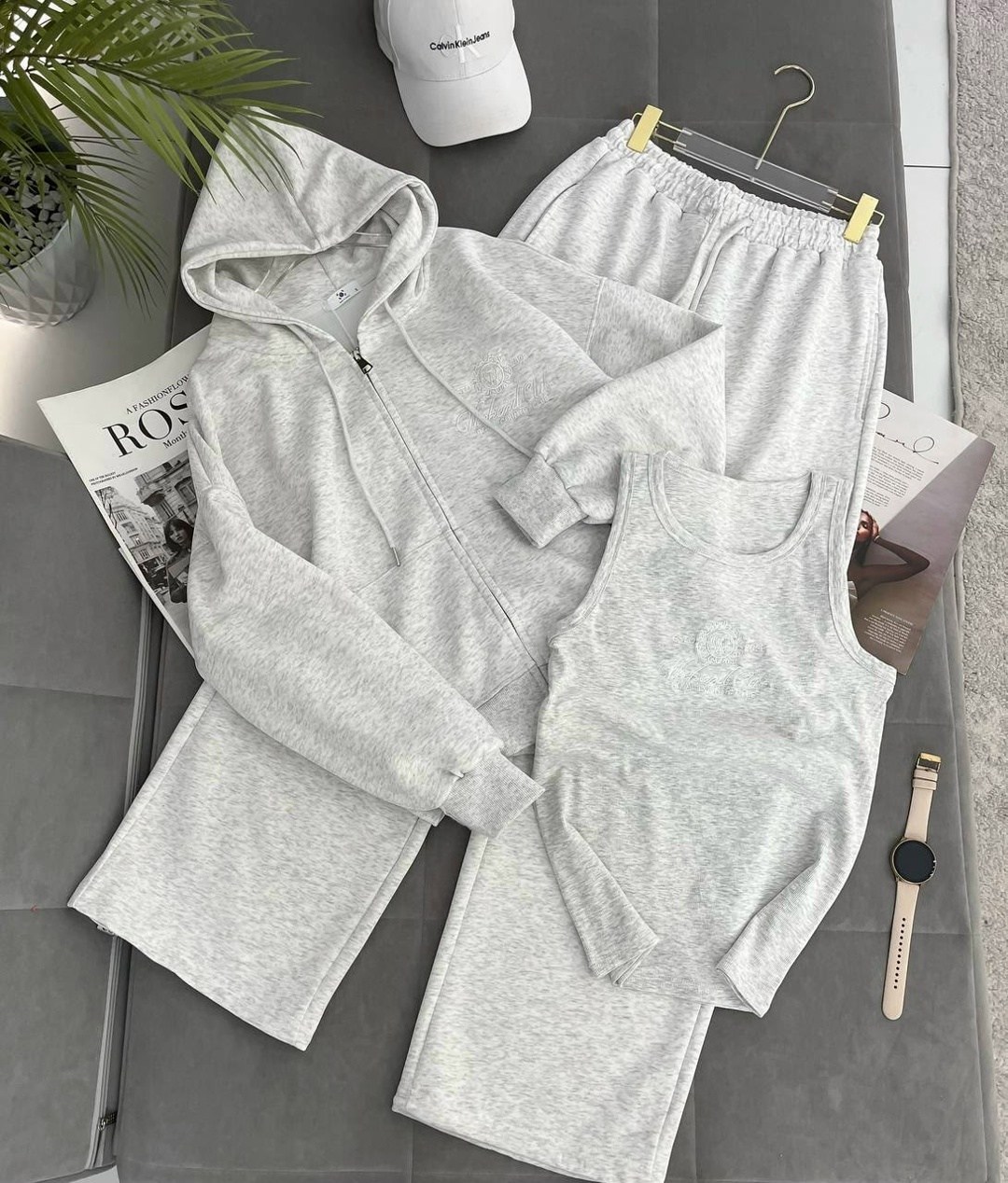 костюм женский,женский красный костюм miu miu,стильный спортивный костюм двойка miu miu,спортивный костюм,костюм красный