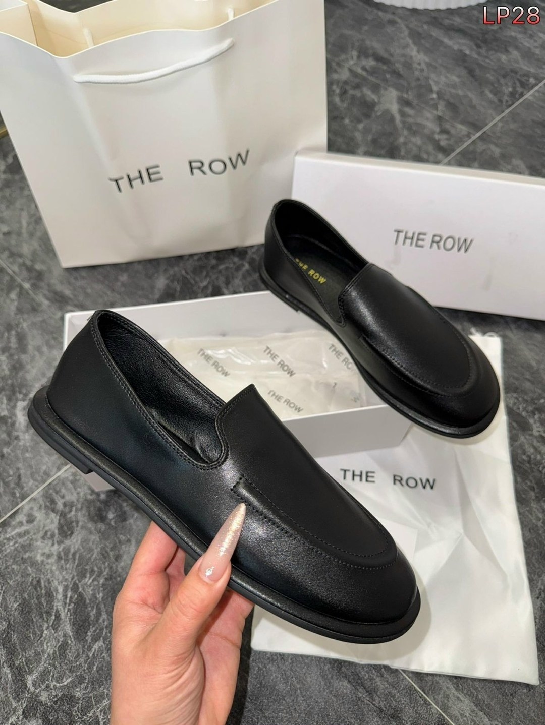 ,лоферы the row,мокасины женские 2026,женские мокасины,замшевые лоферы