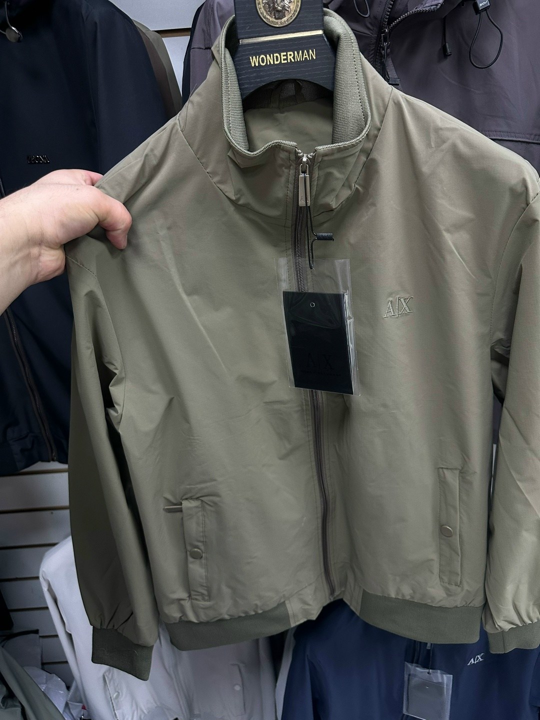 куртка белая,легкая куртка,куртка,куртка с воротником,куртка мужская