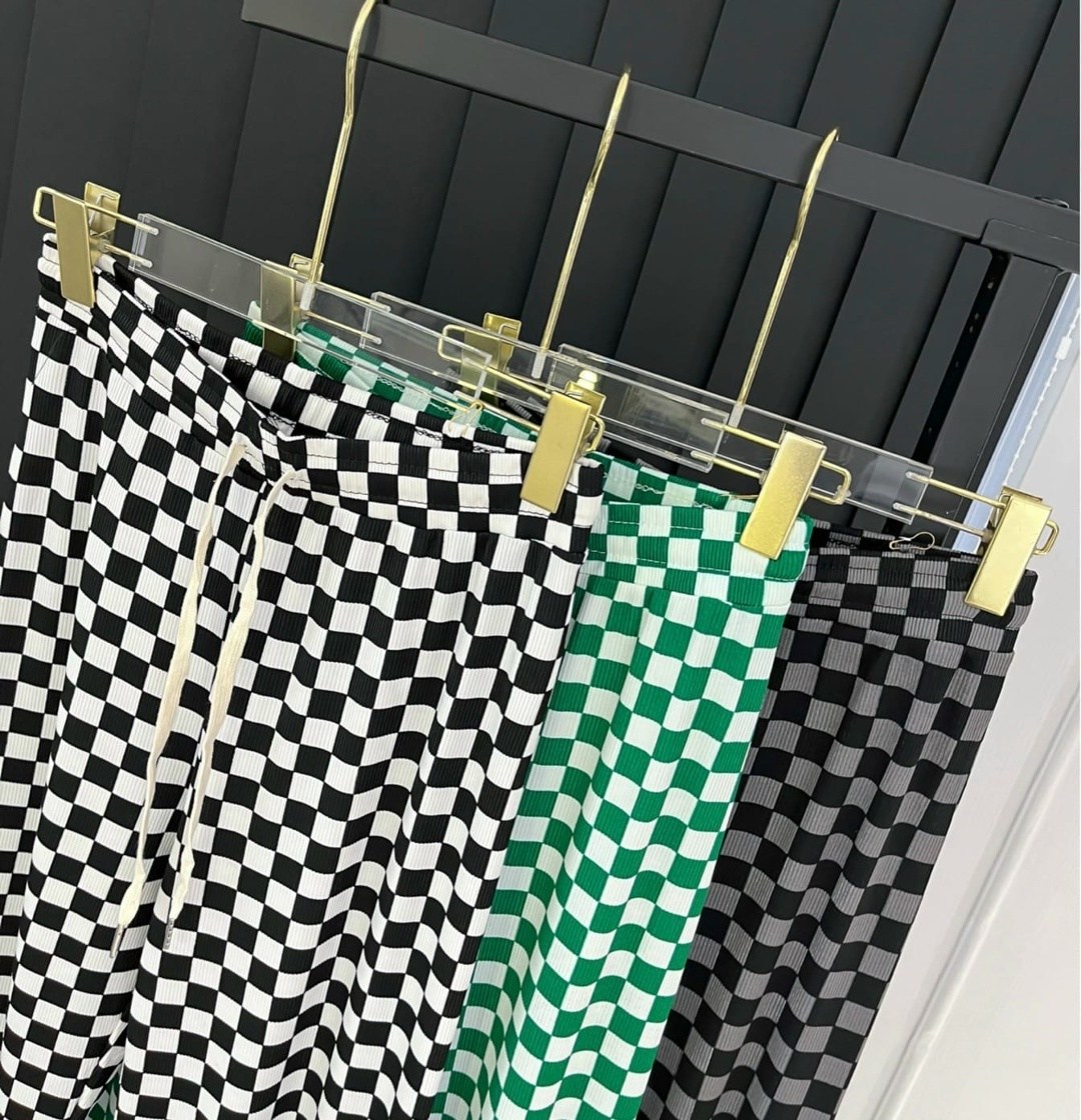 брюки в шахматную клетку,штаны в клетку,брюки в клетку,женские брюки в клетку,брюки женские клетчатые прямые с широкими штанинами