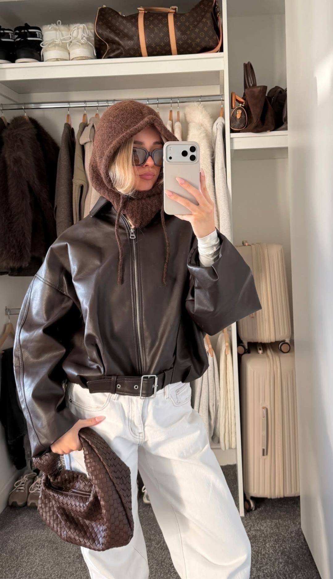 кожаная куртка,куртка модная,кожаная куртка с капюшоном,кожаная куртка женская,короткая куртка