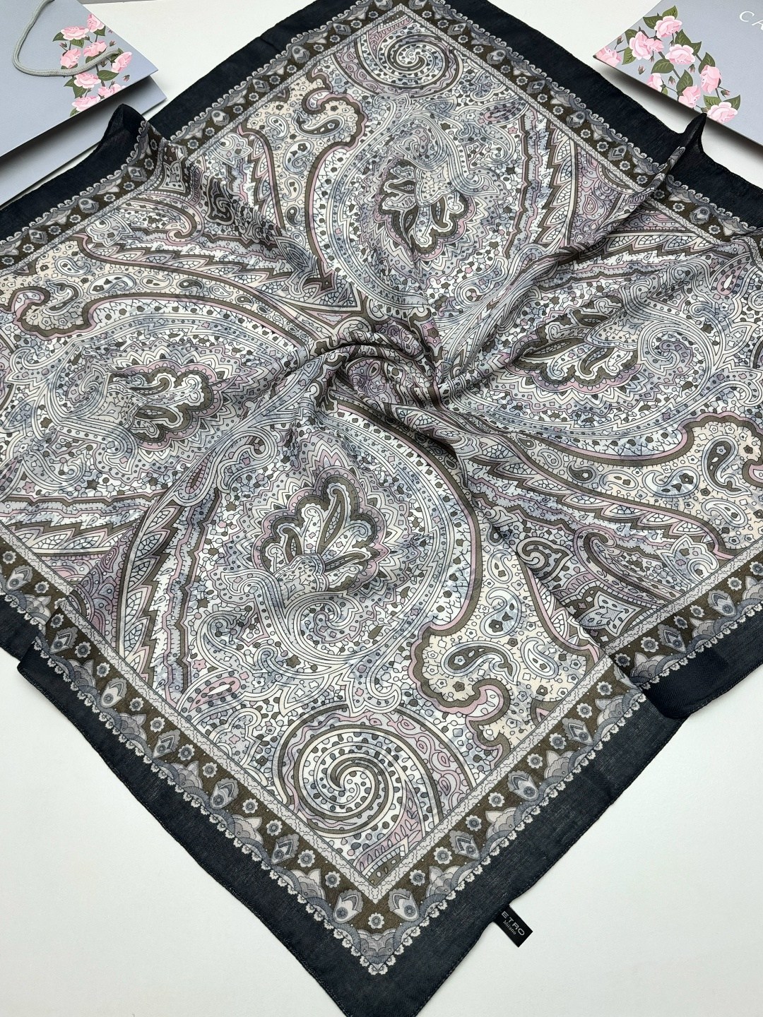 платки женские,платок и шарф,брендовый платок,ткань,павлопосадский шелковый платок