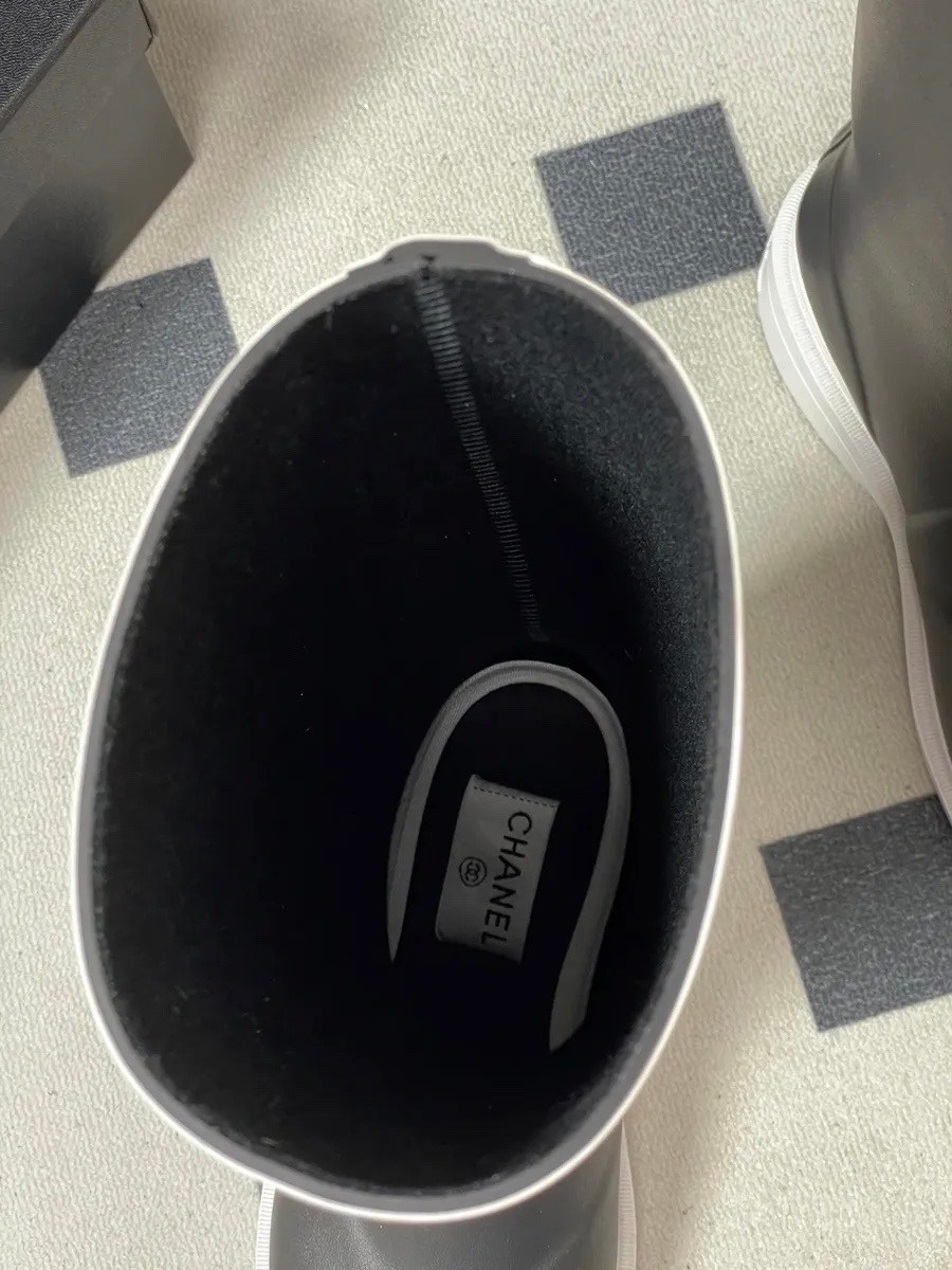 резиновые сапоги chanel,шанель сапоги резиновые,женские резиновые сапоги chanel,женские резиновые сапоги chanel черные,шанель сапоги резиновые защита от дождя и снега