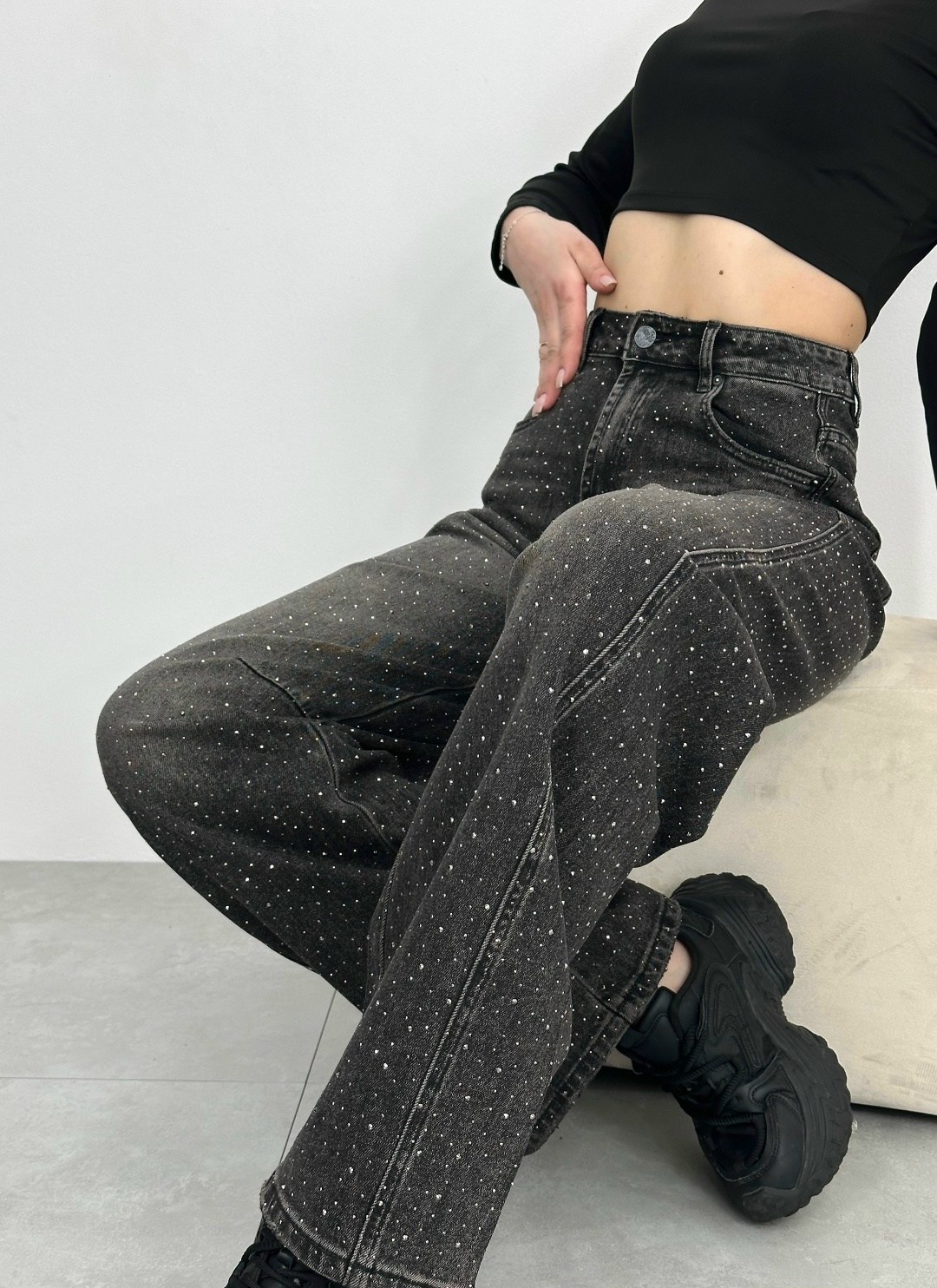 джинсы со стразами,джинсы женские zolla 22333710v06199d0 черные,женские джинсы со стразами,джинсы со стразами в золла,женские джинсы