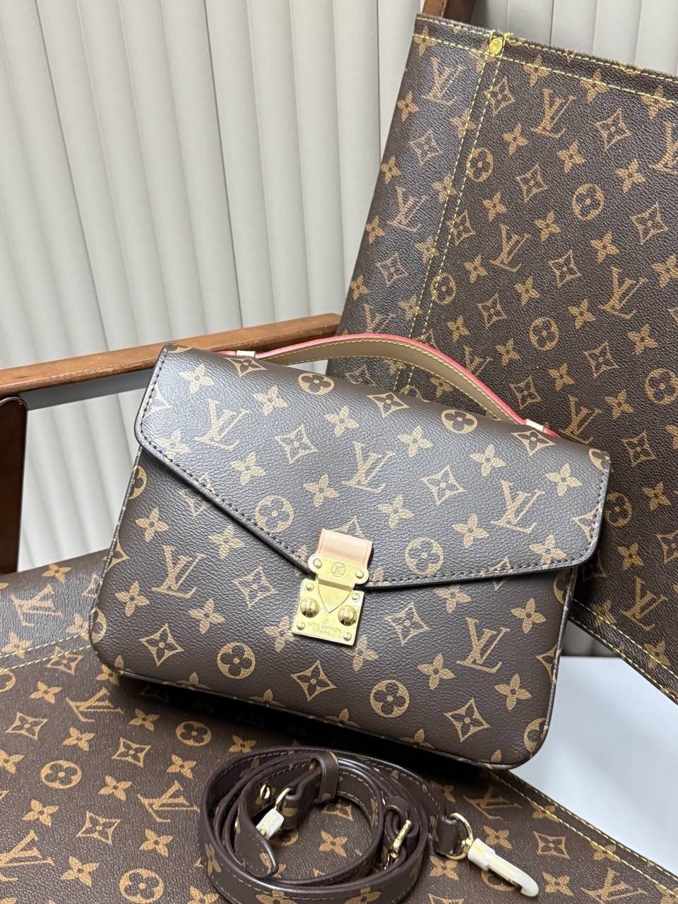 сумка louis vuitton pochette metis,сумка louis vuitton,сумка louis vuitton женская,louis vuitton pochette metis,сумка луи виттон