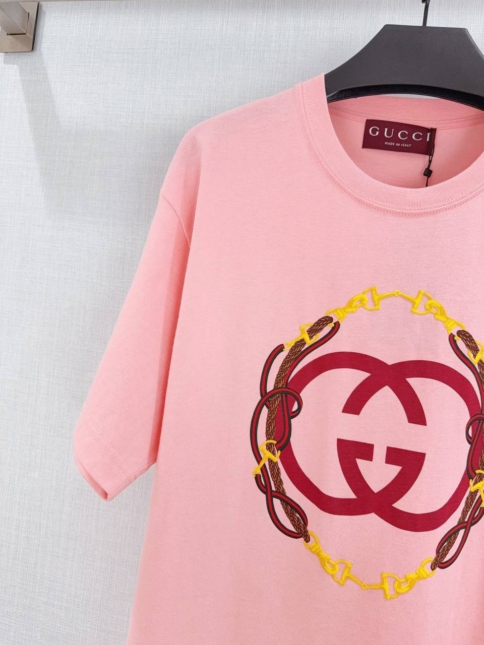 футболка gucci,gucci футболка женская,футболки модные,футболка розовая gucci розовый,футболки гуччи