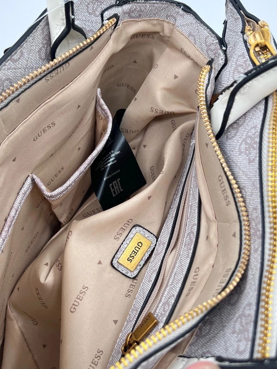 сумка женская guess,cумка guess,сумка женская guess hwvz8734060 черный,сумка guess с замочком и вертикальными вставками, черный,сумка женская guess hwvb85 черный